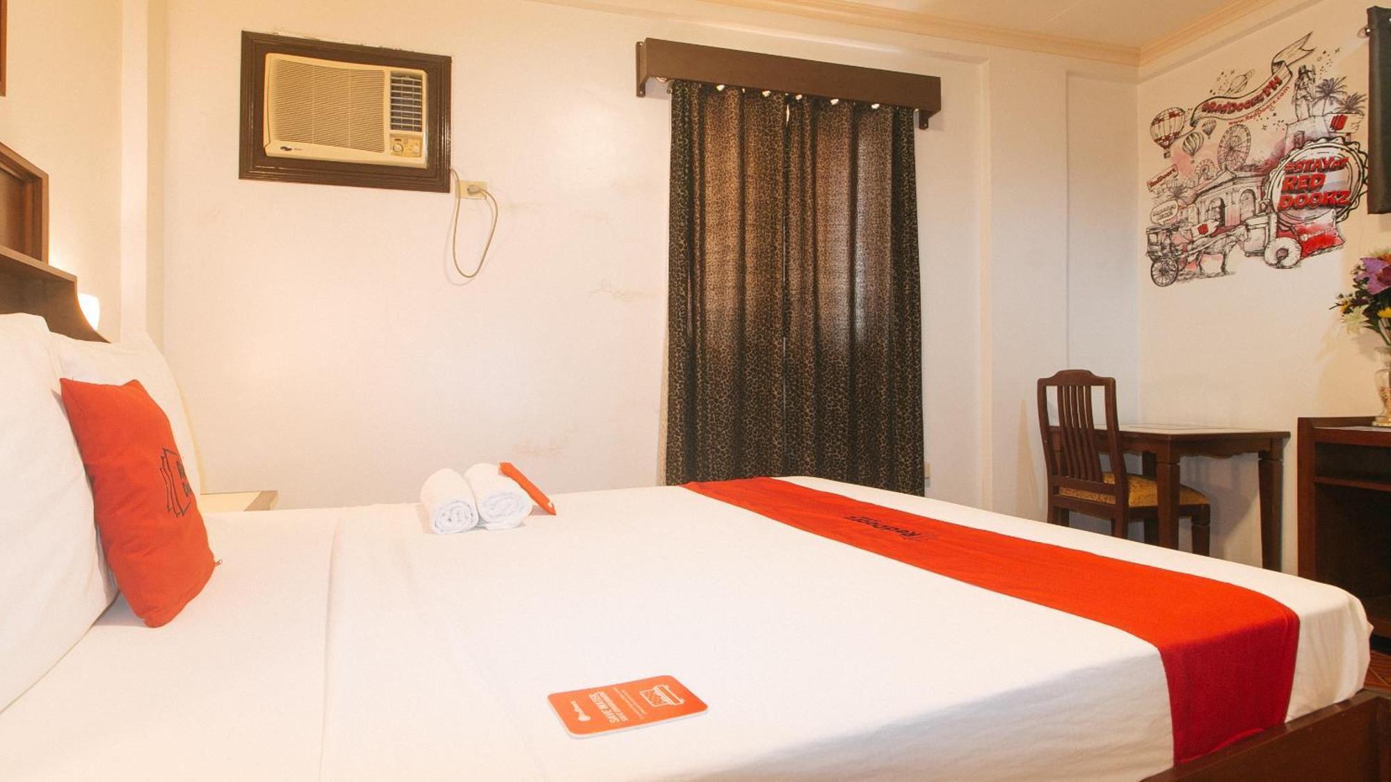RedDoorz @ Tamarind Street Angeles City Buitenkant foto